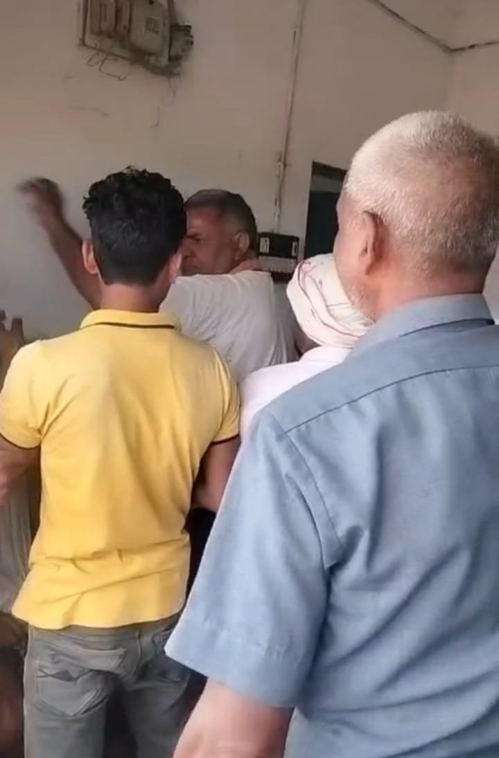  (रामानुजगंज)पिपरोल गांव की राशन दुकान में कार्डधारी के साथ मारपीट, वीडियो हुआ वायरल