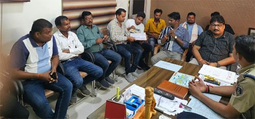 (कोरबा) कटघोरा थाना प्रभारी ने दुर्गा उत्सव समिति के आयोजकों की ली बैठक