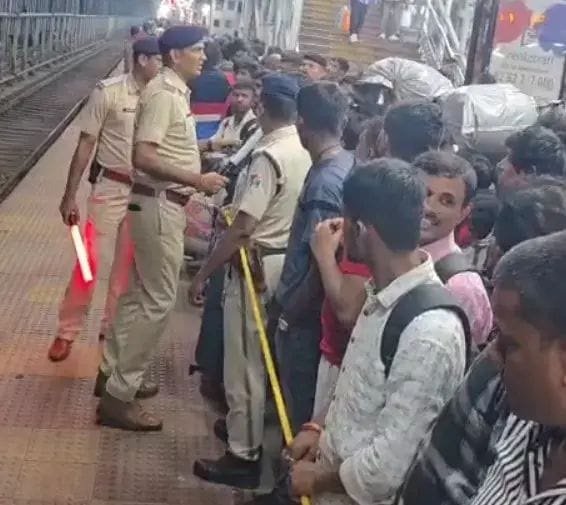 (रायपुर)रेलवे स्टेशन में भीड़ के बीच अनहोनी रोकने आरपीएफ अलर्ट