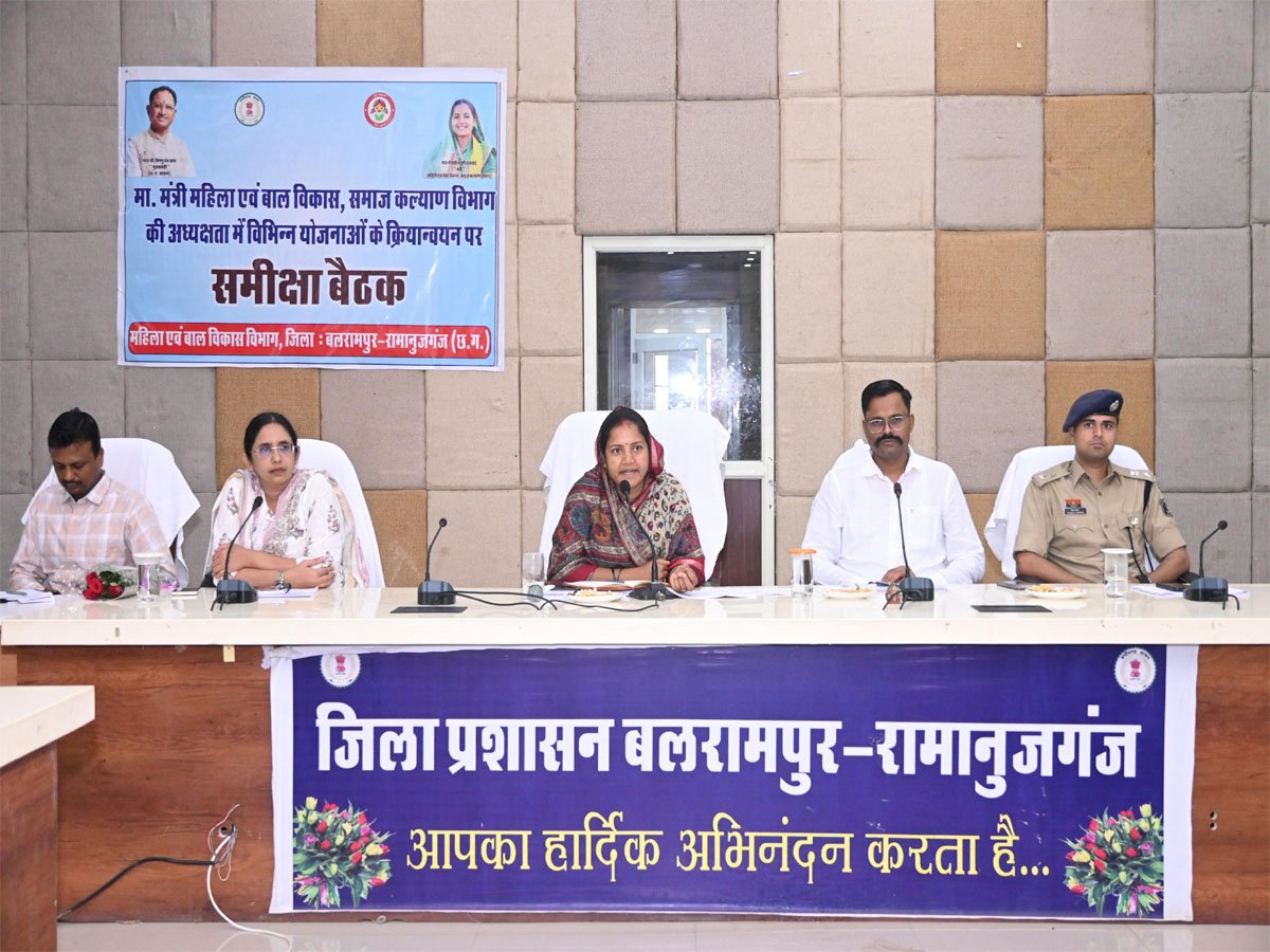 (बलरामपुर) मंत्री लक्ष्मी राजवाड़े ने ली विभागीय समीक्षा बैठक