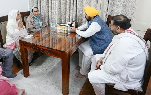 सीएम मान की हरियाणा के सीएम से अपील… चहेते अधिकारीयों के खिलाफ मुकदमा चला कर वाई पूरन कुमार के परिवार को न्याय दिलाएं
