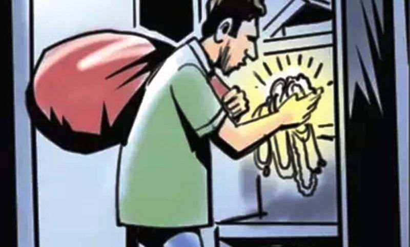 (रायपुर) सूने मकान से नकदी सहित जेवर पार