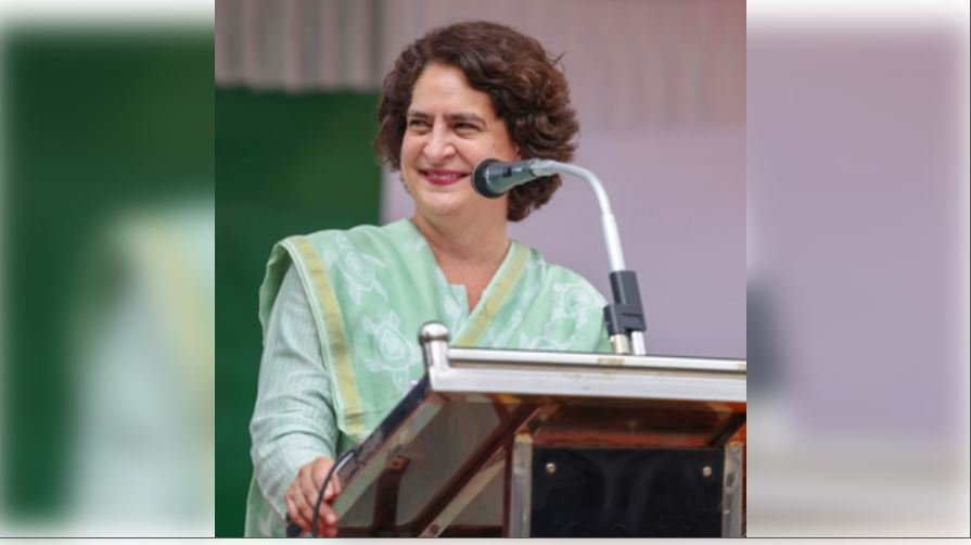 यूपी में 27,764 प्राइमरी और जूनियर स्कूलों को बंद करने का फैसला वंचितों के खिलाफ : प्रियंका गांधी