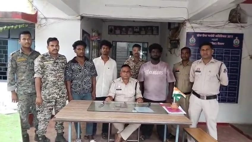 ( जगदलपुर )  तलवार लहरा कर गुंडागर्दी करने वाले तीन आरोपीयों को बस्तर पुलिस ने किया गिरफ्तार