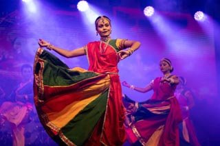 (जगदलपुर) बस्तर की लोक संस्कृति की झलक दिखाई कलाकारों ने लोकोत्सव में