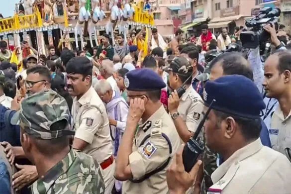 पुरी भगदड़ मामले में बड़ा एक्शन, डीएम और एसपी का तबादला; डीसीपी और कमांडेंट निलंबित