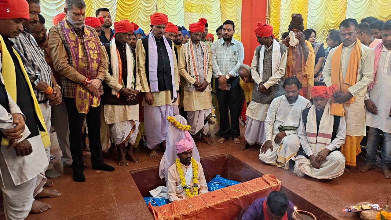  (जगदलपुर) शांतिपूर्ण दशहरा पर्व के लिए पूरी हुई सदियों पुरानी परंपरा -1जोगी बिठाई रस्म