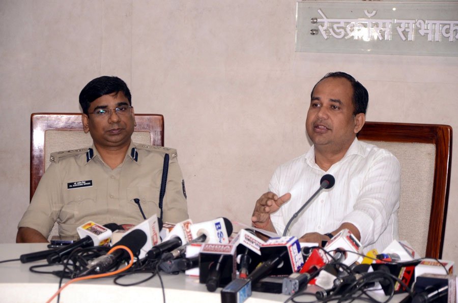 (रायपुर) कलेक्टर एवं जिला निर्वाचन अधिकारी की अध्यक्षता में हुई जिला स्तरीय स्क्रीनिंग कमेटी की बैठक