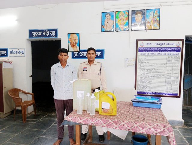 (बिलासपुर) महुआ शराब बेचने वाला पकड़ाया