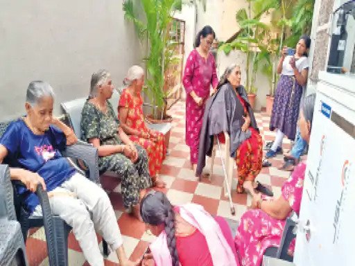  (रायपुर )क रुपए में करती हैं जरूरतमंद दुल्हनों का ब्राइडल मेकअप