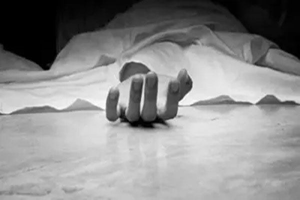 मां ने बेटियों की हत्या कर लगाई फांसी, काम से लौटे पिता ने लाशें देख उठा लिया ये खौफनाक कदम