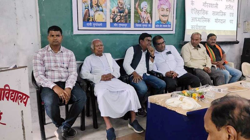 (कोरबा) जनजातीय समाज का स्वतंत्रता संग्राम में था महत्वपूर्ण योगदान - बोधराम कंवर