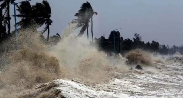 ﻿(रायपुर) चक्रवाती तूफान डाना का खतरा : छत्तीसगढ़ से गुजरने वाली कई ट्रेनें रद्द