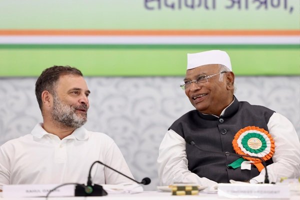 कांग्रेस कार्यसमिति की बैठक में खडग़े ने कहा, भाजपा नीतीश कुमार को बोझ मानती है