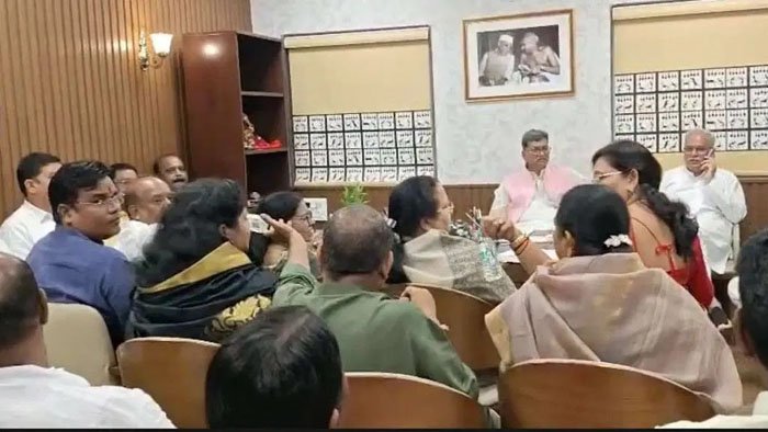 (रायपुर) विधानसभा में ईडी की कार्रवाई पर हंगामा, कांग्रेस विधायकों ने किया दिनभर का बहिष्कार