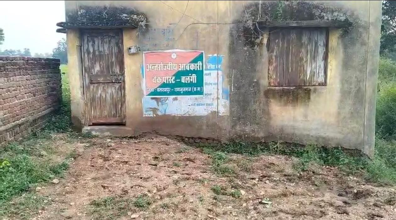 (बलरामपुर) गाड़ी एंट्री के नाम पर रिश्वत लेते सुरक्षा गार्ड का वीडियो वायरल, आबकारी विभाग की कार्यप्रणाली पर उठे सवाल
