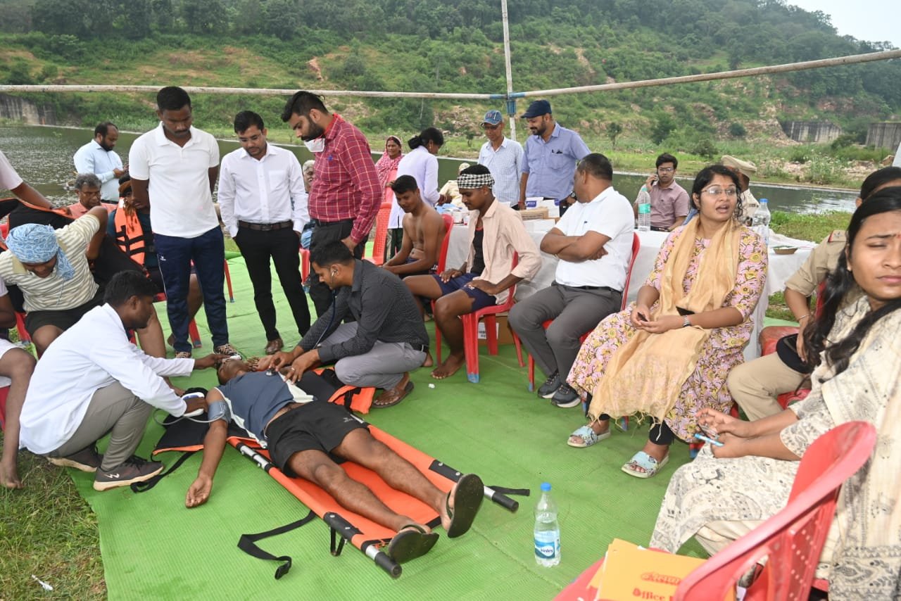  (रायपुर) छीरपानी जलाशय में ओवरफ्लो, चार ग्रामीणों को सुरक्षित निकाला