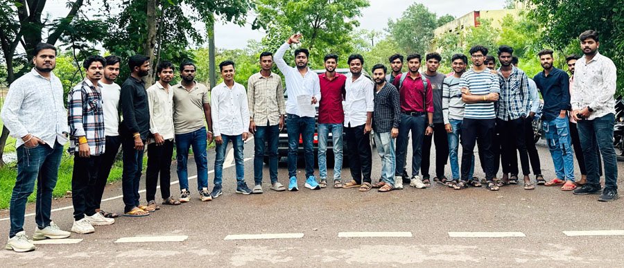(धमतरी) शुल्क वृद्धि के खिलाफ एनएसयूआई ने किया विरोध प्रदर्शन