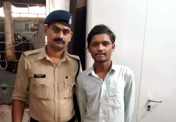 (रायपुर) स्प्रिंगदार चाकू के साथ बदमाश गिरफ्तार