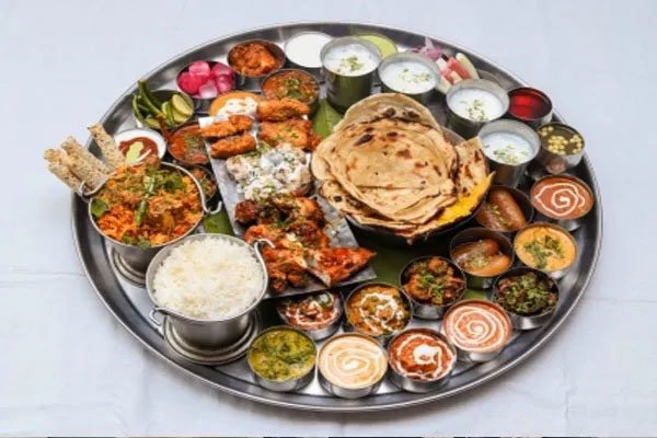 घर में पकाई वेज और नॉन वेज थाली जून में हुई सस्ती, सब्जियों के दाम घटने का दिखा असर