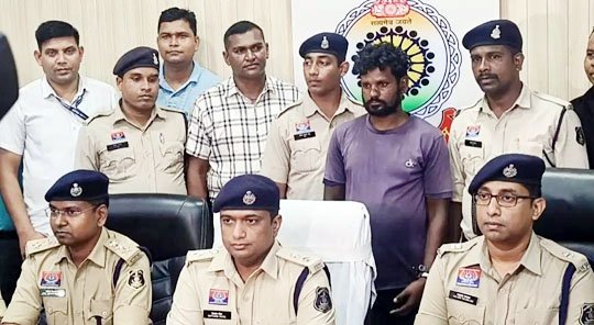 (रायगढ़) जमीन नही बेची तो पूरे परिवार की कर दी हत्या