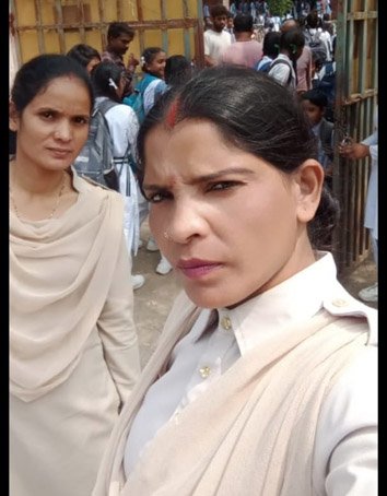 (सूरजपुर) सूरजपुर में महिला रक्षा टीम स्कूल-कालेज की छात्राओं से सीधा कर रही संवाद