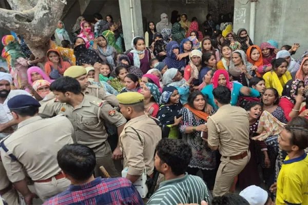 मस्जिद में ट्रिपल मर्डर से हड़कंप, मौलाना की पत्नी और दो मासूम बेटियों की पीट-पीटकर बेहरहमी से हत्या