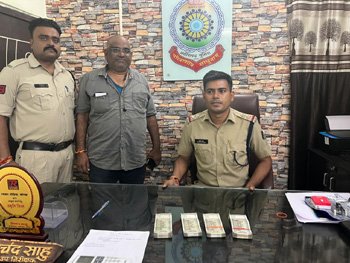 (कोरबा) मानिकपुर पुलिस ने वाहन चेकिंग पॉइंट पर दो लाख नगदी बरामद किया