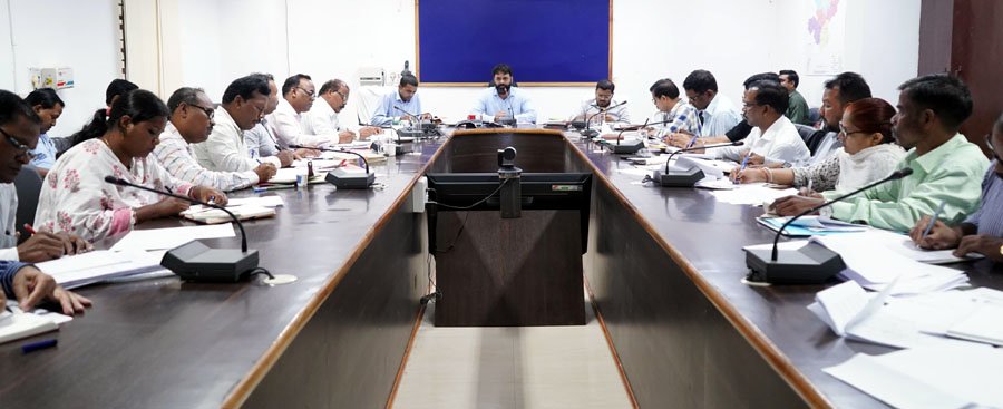 (जशपुरनगर) कलेक्टर ने स्कूल शिक्षा विभाग की ली समीक्षा बैठक