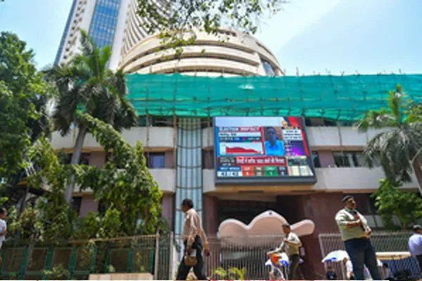 हरे निशान में खुला भारतीय शेयर बाजार, आईटी शेयरों में उछाल