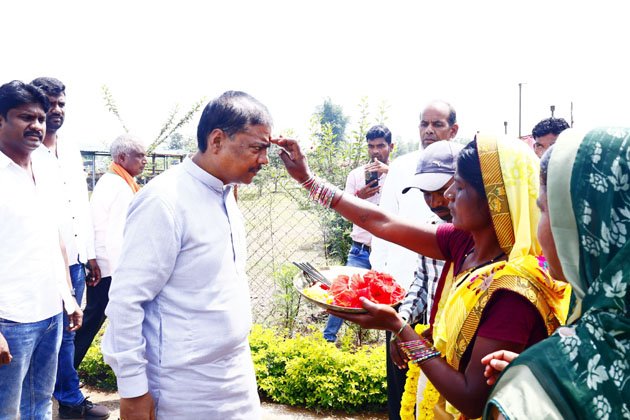 (जगदलपुर) मंत्री केदार कश्यप ने 38 लाख 64 हजार रुपये के कार्यों का किया भूमिपूजन व लोकार्पण