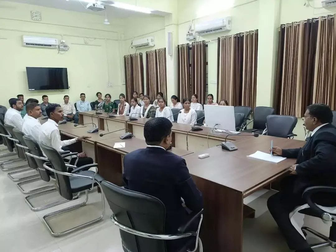 (दुर्ग) नालसा द्वारा संचालित योजनाओं के प्रभावी क्रियान्वयन हेतु पैरालीगल वॉलेंटियर्स की बैठक संपन्न