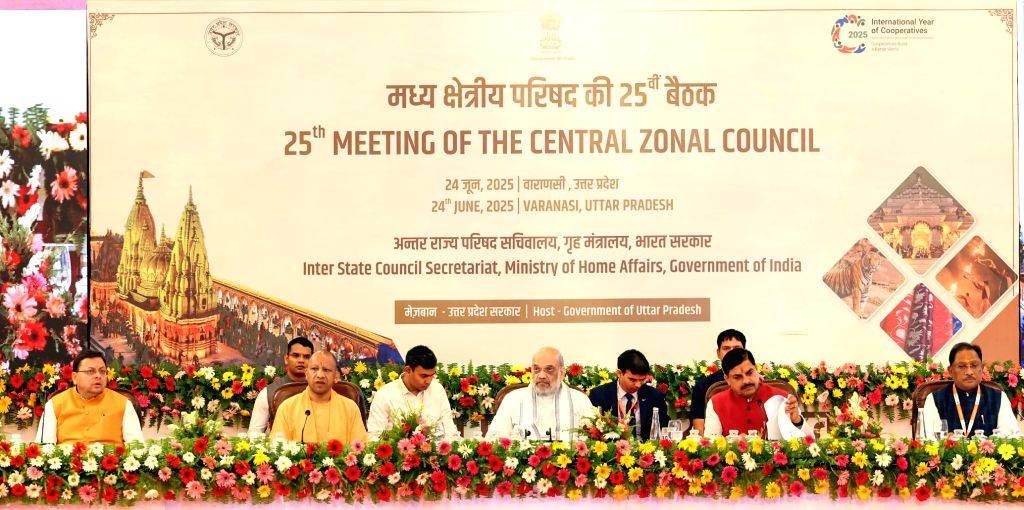 ﻿मुख्यमंत्री योगी आदित्यनाथ ने वाराणसी में क्षेत्रीय परिषद की बैठक में नया भारत, आत्मनिर्भर उत्तर प्रदेश और विकास के अनेक आयामों पर की व्यापक चर्चा