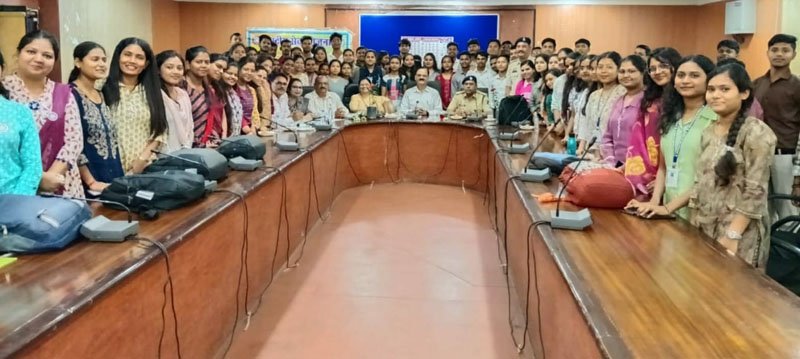 (रायपुर) कृषि महाविद्यालय में लगी यातायात की कार्यशाला
