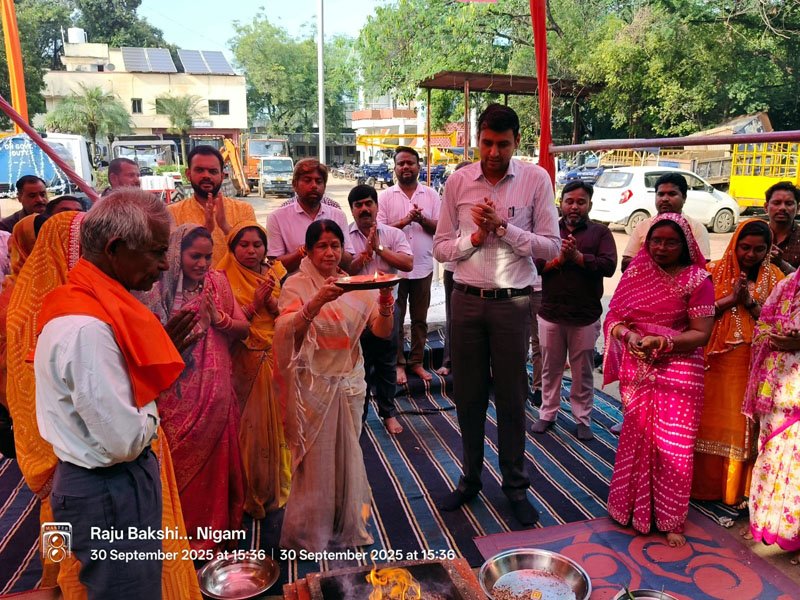 (दुर्ग) महापौर व आयुक्त ने हवन-पूजन कर की नगर की सुख-समृद्धि की कामना