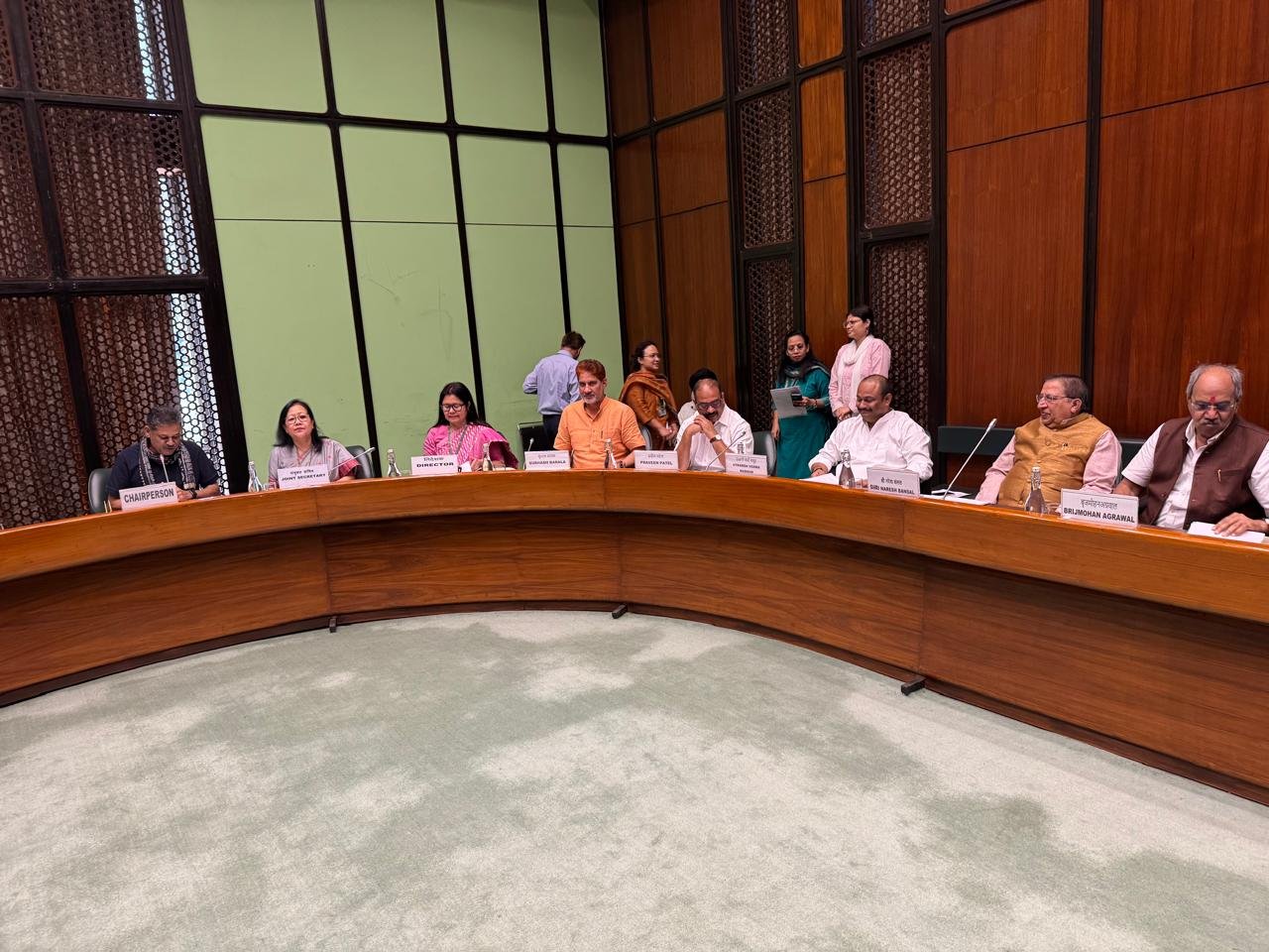 (रायपुर/नई दिल्ली) रायपुर सांसद बृजमोहन अग्रवाल ने रसायन एवं उर्वरक समिति की पहली बैठक में रखे कृषि सशक्तिकरण के सुझाव