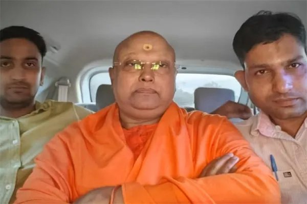 यौन शोषण का आरोपी स्वामी चैतन्यानंद आगरा से गिरफ्तार, 17 छात्राओं ने लगाए थे गंभीर आरोप
