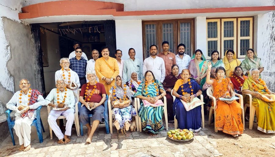 (धमतरी) साहू समाज ने किया वृद्धजनों का सम्मान