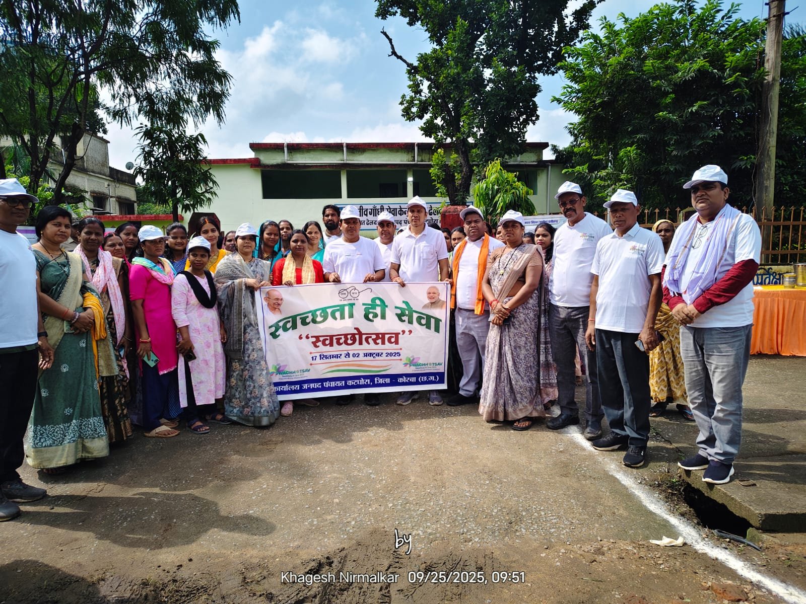(कोरबा) विधायक प्रेमचंद पटेल ने स्वच्छता ही सेवा कार्यक्रम में किया श्रमदान और पौधारोपण