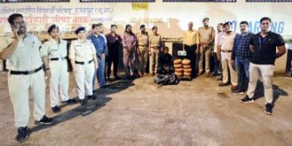 (रायपुर) आबकारी एवं रेल विभाग की संयुक्त कार्यवाही से 16.4 किलो गांजा जब्त, एक आरोपी गिरफ्तार