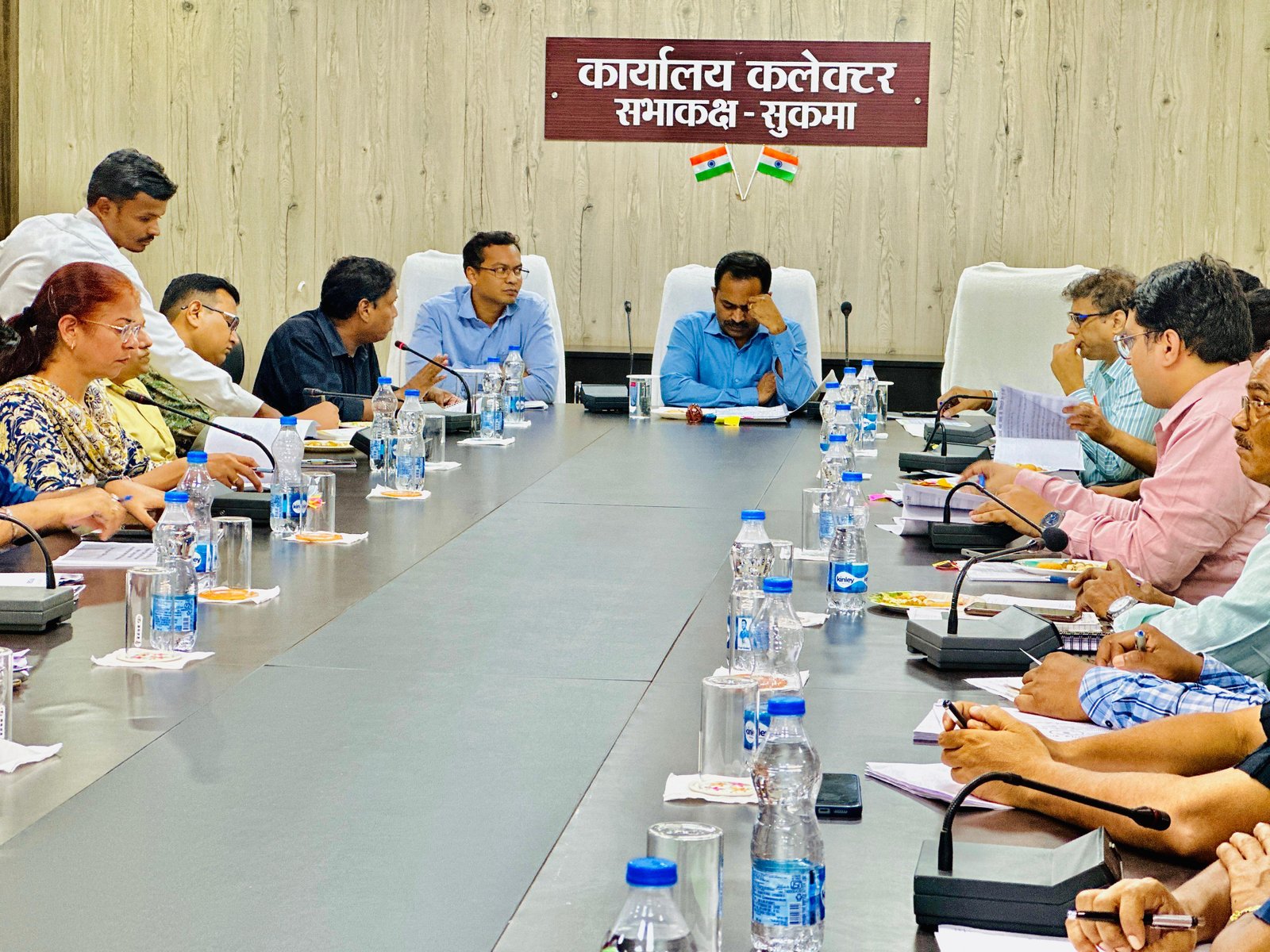  (सुकमा)कलेक्ट्रेट सभाकक्ष में बाढ़ आपदा प्रबंधन की समीक्षा