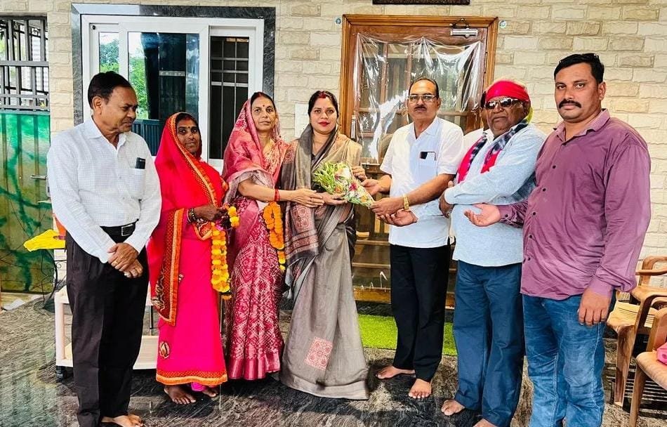 (धमतरी)साहू समाज के नवनिर्वाचित परिक्षेत्र पदाधिकारियों ने भाजपा प्रदेश उपाध्यक्ष रंजना साहू से की शिष्टाचार भेंट