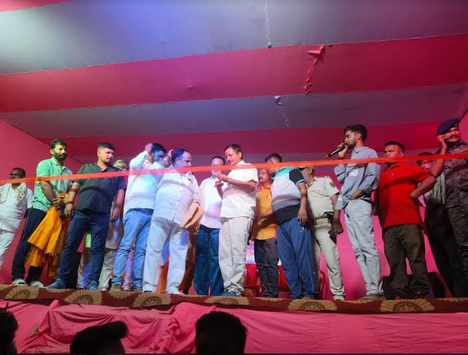 भक्ति जागरण का आयोजन हुआ जिसका उद्धघाटन राकेश सिंह ने किया