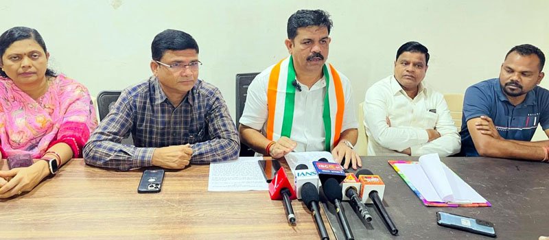 (बीजापुर) सरकार को आदिवासियों के विकास से कोई लेना देना नहीं, संवेदनशील क्षेत्र आवापल्ली में शराब की दुकान खोल कर युवाओं को धकेल रही नशे की गर्त में - विक्रम मंडावी