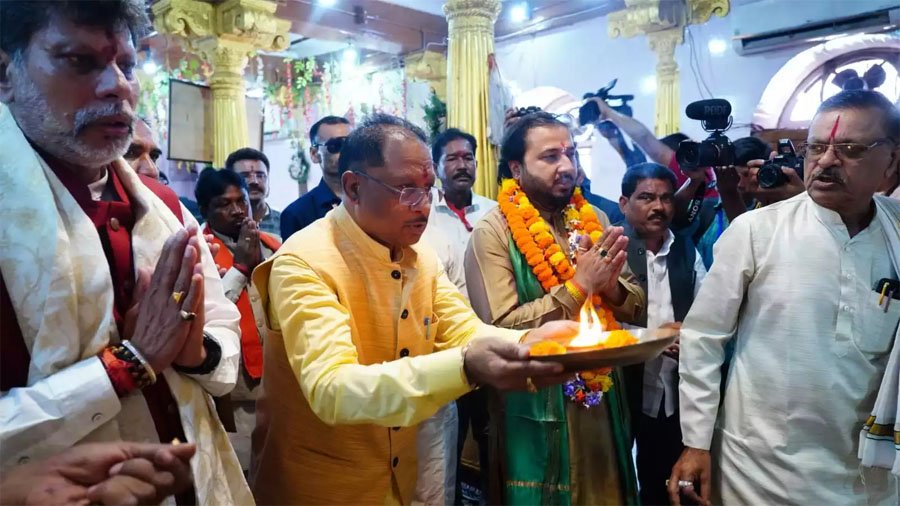 (जगदलपुर) मुख्यमंत्री साय ने जगदलपुर के मां दंतेश्वरी की पूजा-अर्चना कर प्रदेशवासियों की खुशहाली की कामना की