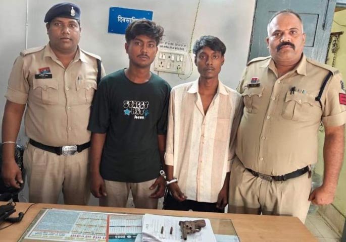 (रायपुर) रिवाल्वर व जिंदा कारतूस के साथ पकड़ाये दो युवक