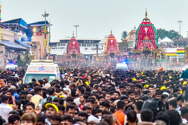 पुरी में रथ यात्रा का दूसरा दिन: भगवान जगन्नाथ निकले मौसी के घर, भक्तों का उत्साह चरम पर