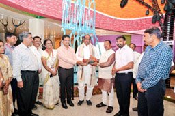  (रायपुर) केन्द्रीय मंत्री उईके ने जनजातीय संग्रहालय देखा, कहा-भावी युवा पीढ़ी में आदिवासी संस्कृति के प्रति आत्म गौरव का भाव करेगा जागृत
