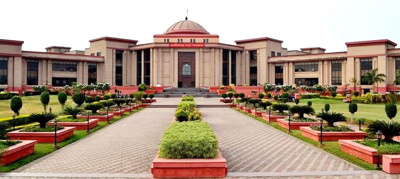 (रायपुर) अब न्यायालयों में नियुक्ति संबंधी प्रलोभन या आश्वासन को स्वीकार करने वाले पर भी दर्ज होगा अपराधिक मामला