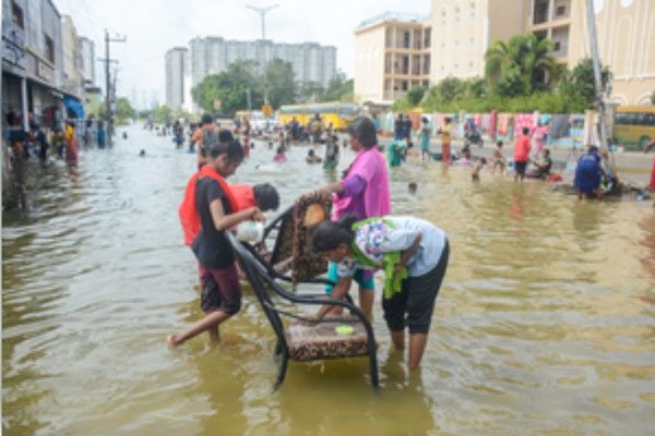 तमिलनाडु: चेन्नई में भारी बारिश जारी, कई इलाकों में पानी भरने से लोग परेशान